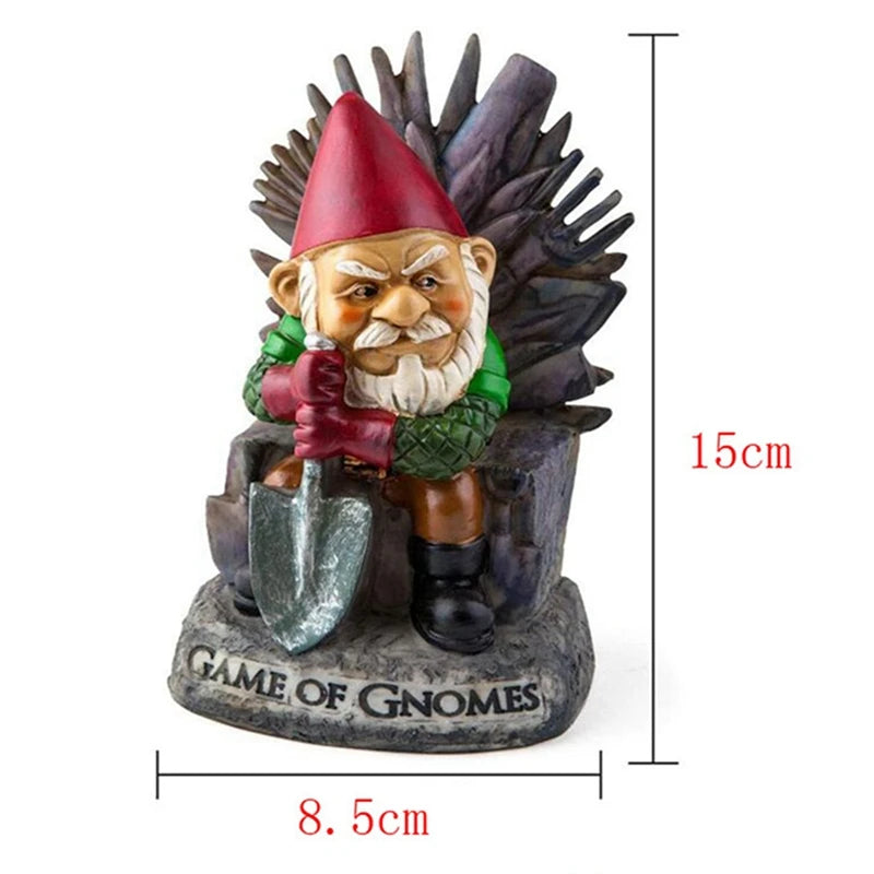 Puutarhatonttu "Game of Gnomes" – Käsinmaalattu Rautaistuimella | Säänkestävä Polyresiini